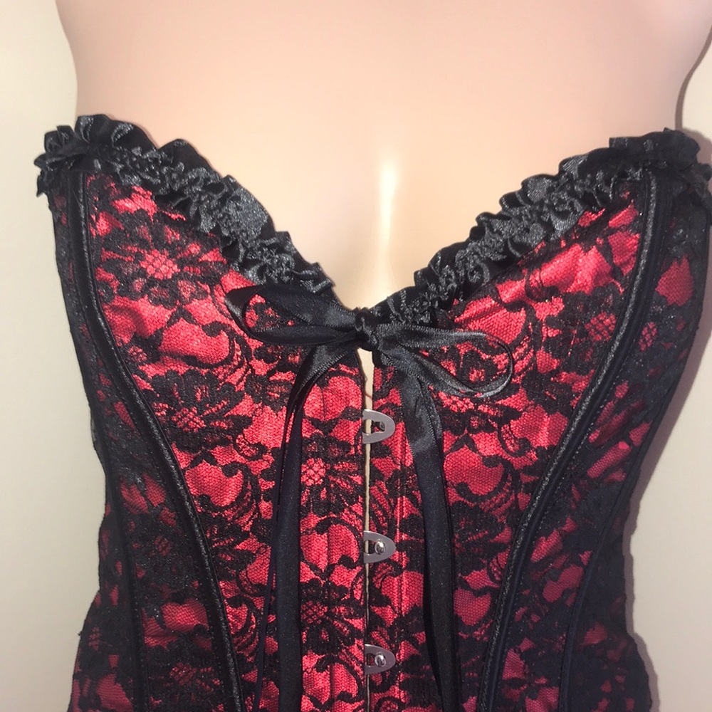🌹 Sexy Red/Black Bustier Top - Picture 4 of 9